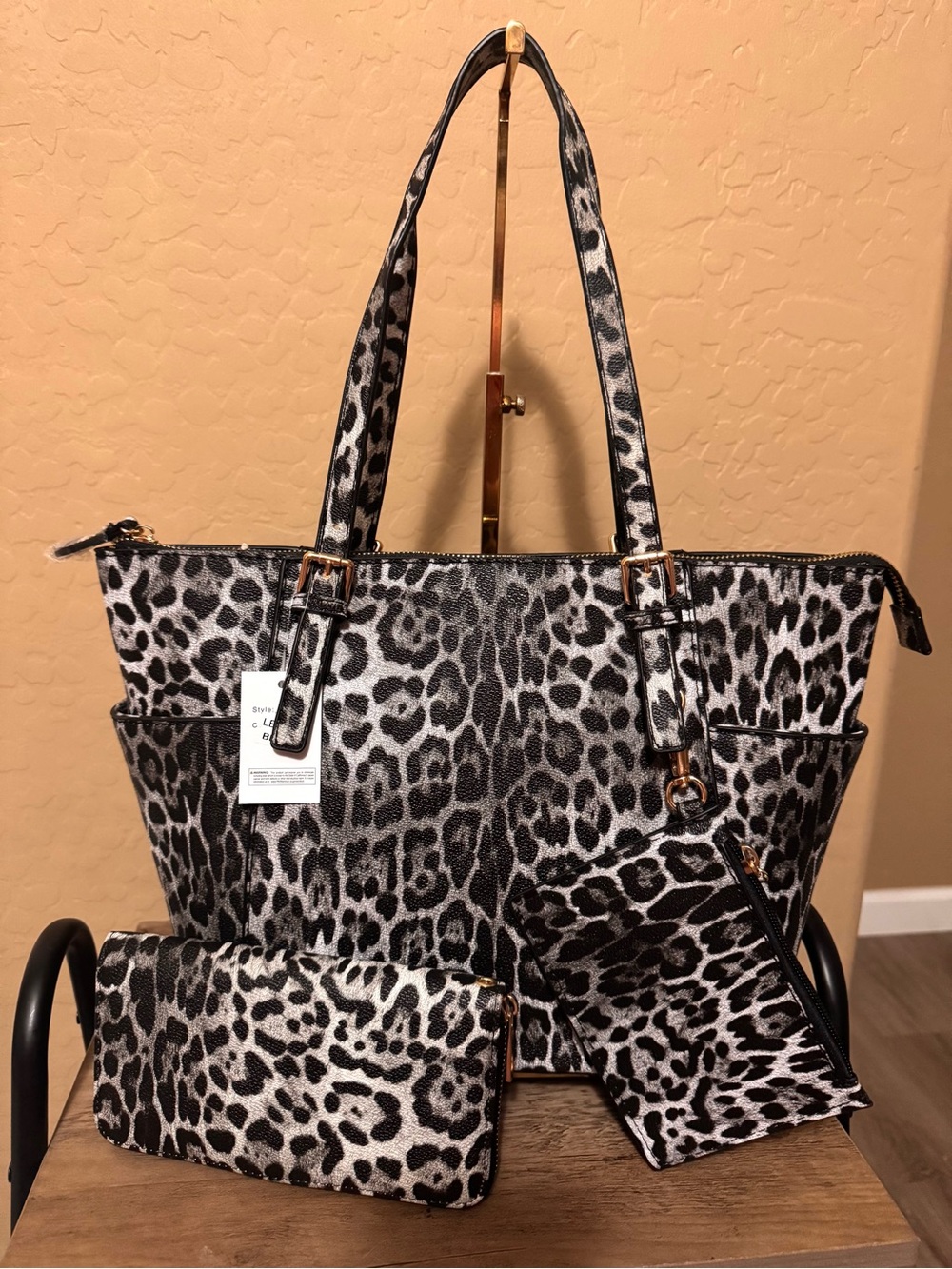 Leopard Print Tote Bag with Matching Wristlet and Pouch NWT - Picture 4 of 7